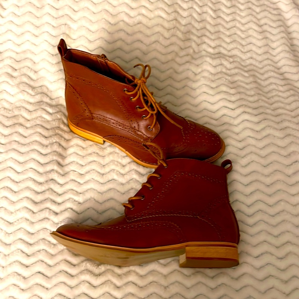 EVERYTHING MUST GO!! Steve Madden. Lace up Bootie. Color: Cognac. Size: 7.5